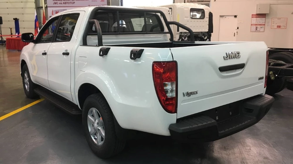 JMC Vigus «Автотор» сбоку сзади