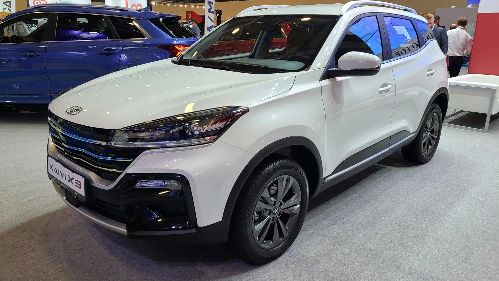 Kaiyi X3 комплектация Comfort на выставке MIMS 2023 сбоку спереди