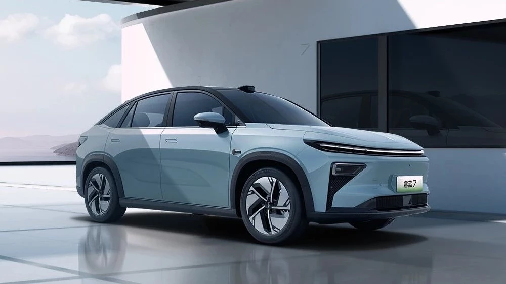 Электрический кроссовер Livan 7 сбоку спереди цены