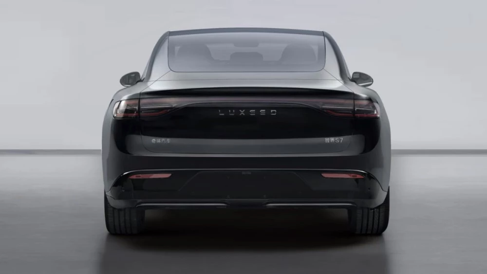 Luxeed S7 сзади Huawei
