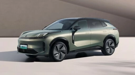 Гибридный кроссовер Lynk & Co 08 EM-P спереди сбоку