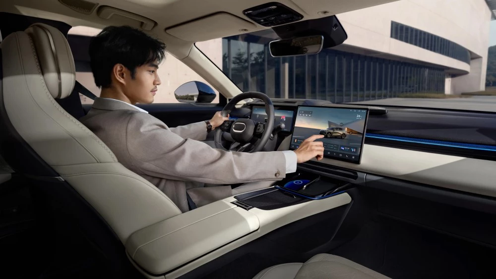 Гибридный кроссовер Lynk & Co 08 EM-P салон интерьер