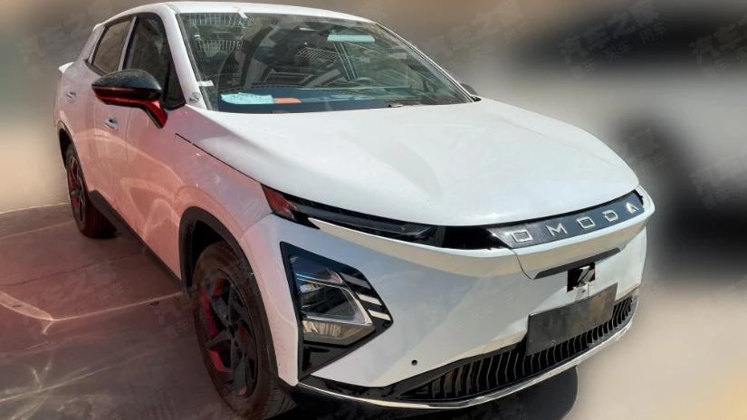 Omoda E5 сбоку спереди электрическая