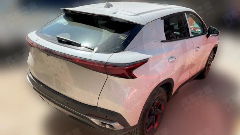 Omoda E5 сбоку сзади электрическая