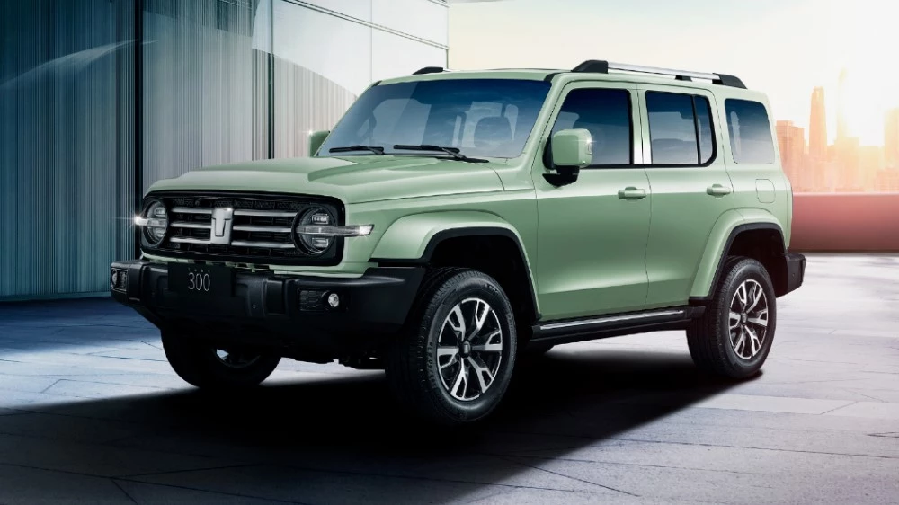 обновленный Tank 300 2024 спереди сбоку