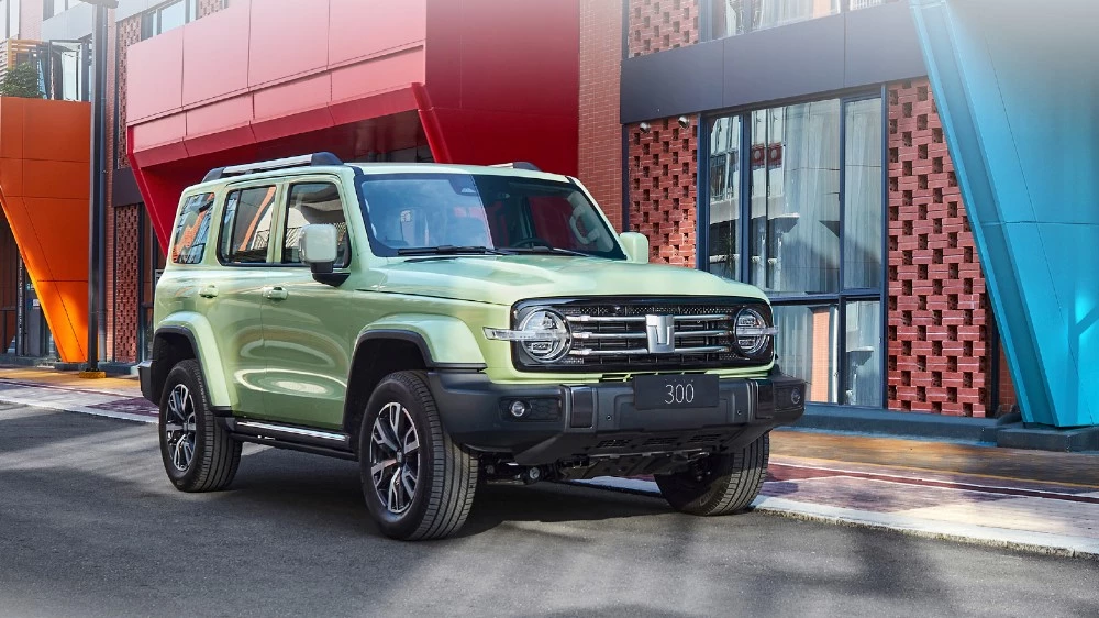 обновленный Tank 300 2024 спереди сбоку