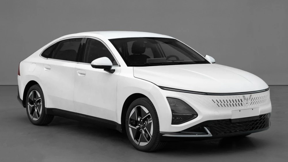 Wuling Starlight гибридный сбоку спереди