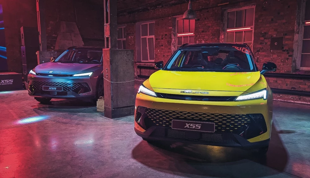 BAIC X55 сбоку спереди презентация