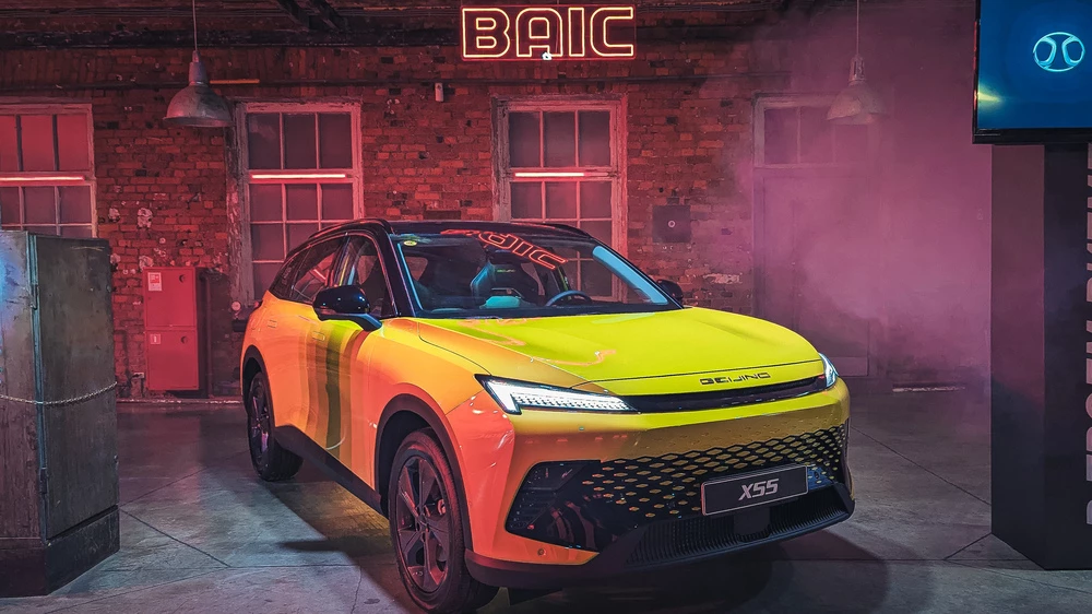 BAIC X55 спереди сбоку