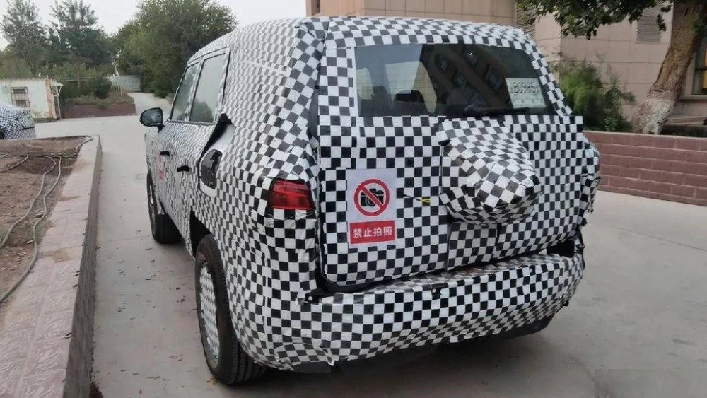 Changan C318 сбоку сзади