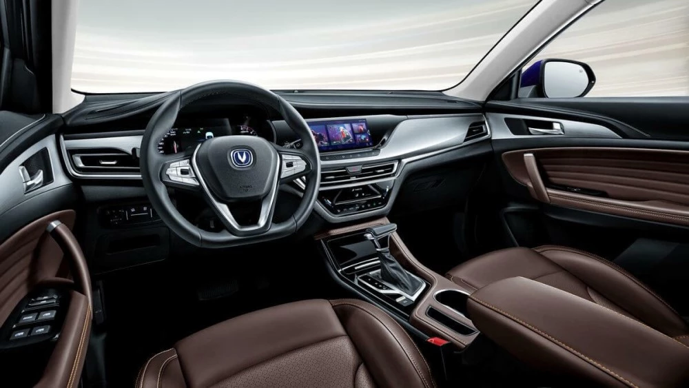 салон интерьер Changan CS35 Plus