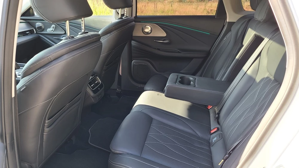 Chery Arrizo 8 салон интерьер второй ряд