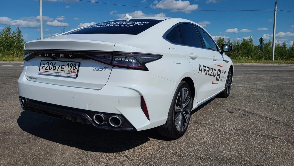 Chery Arrizo 8 сбоку сзади