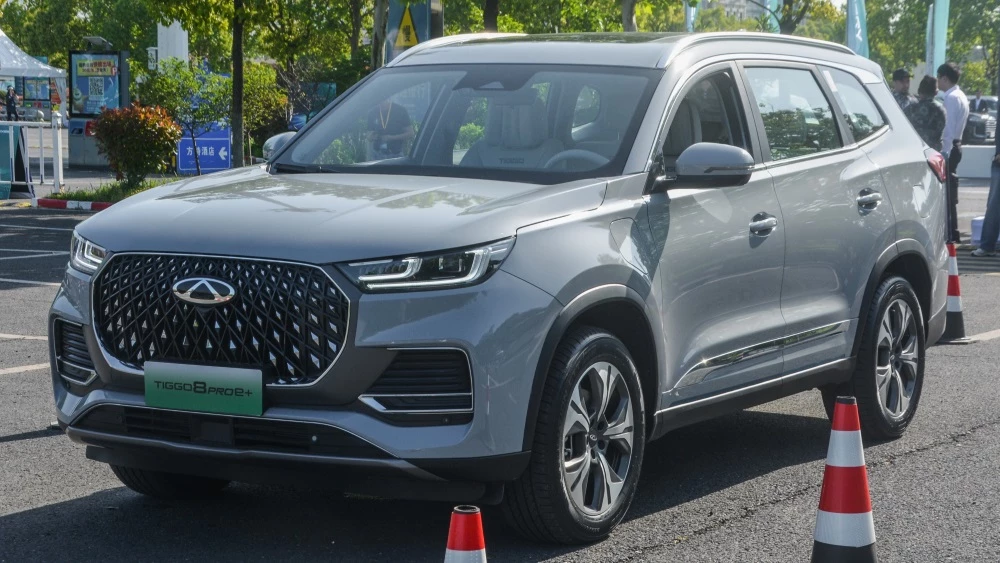 обновленный новый Chery Tiggo 8 Pro e+ спереди сбоку