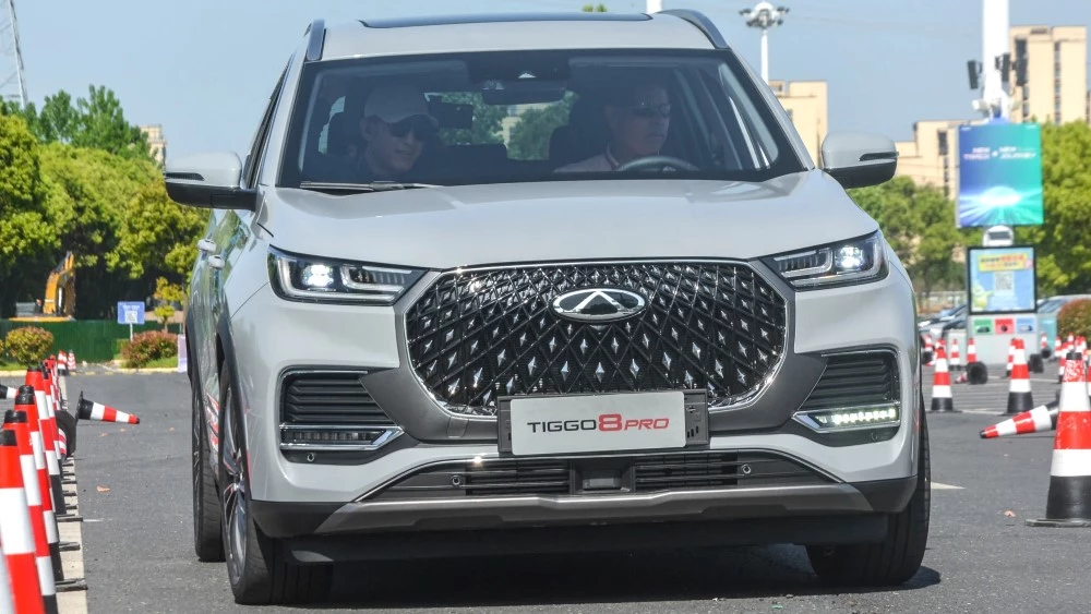 обновленный новый Chery Tiggo 8 Pro e+ спереди