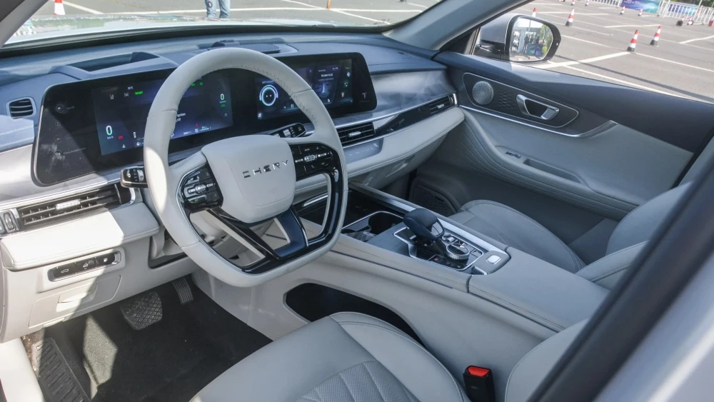 обновленный новый Chery Tiggo 8 Pro e+ салон интерьер