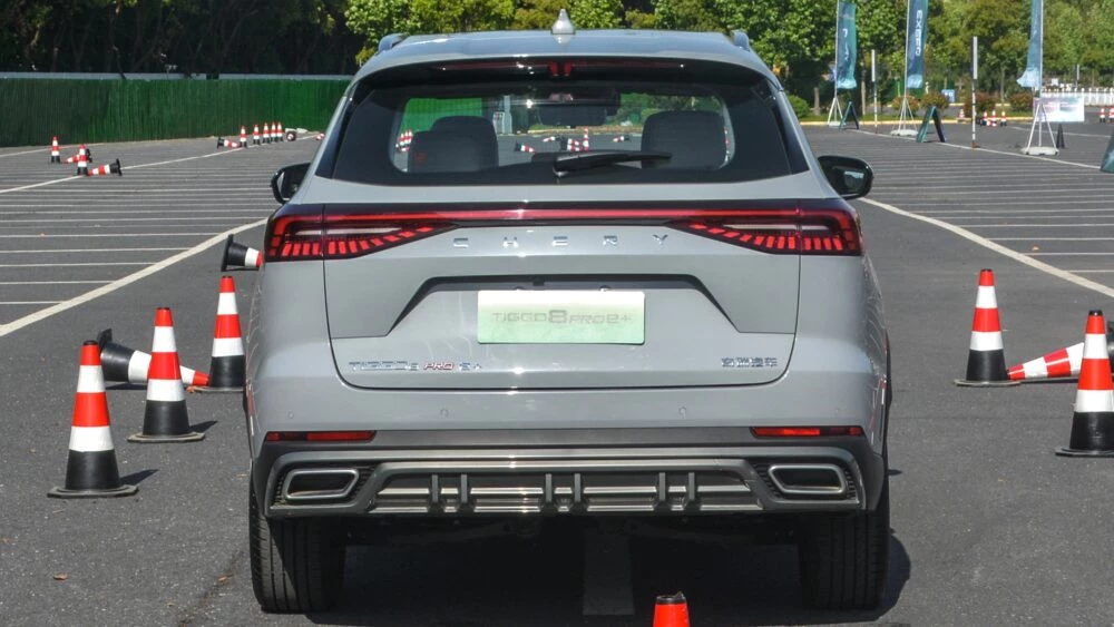 обновленный новый Chery Tiggo 8 Pro e+ сзади