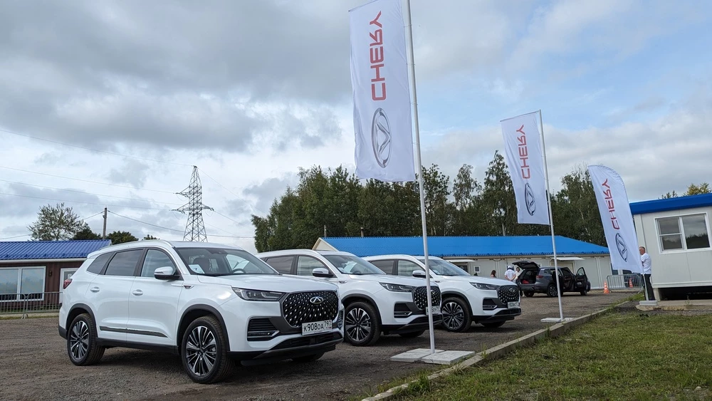 тест-драйв новый обновленный Chery Tiggo 8 Pro Max спереди сбоку