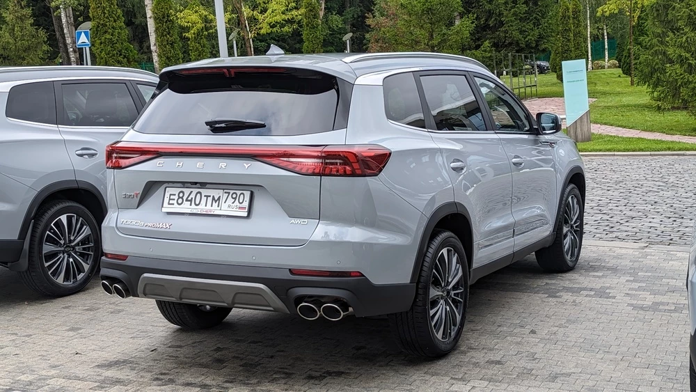 тест-драйв новый обновленный Chery Tiggo 8 Pro Max сзади сбоку