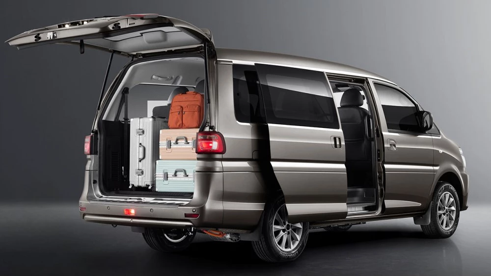 Минивэн Evolute i-Van сзади сбоку багажник