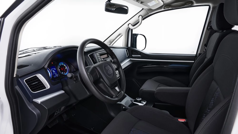 Минивэн Evolute i-Van салон интерьер первый ряд