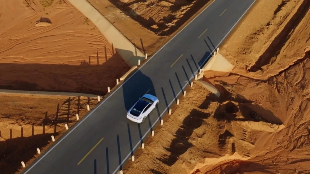 Exeed Exlantix ES в пустыне тесты