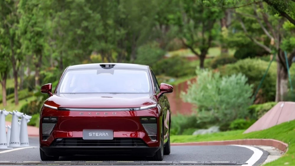 Кроссовер Exeed Exlantix ET спереди