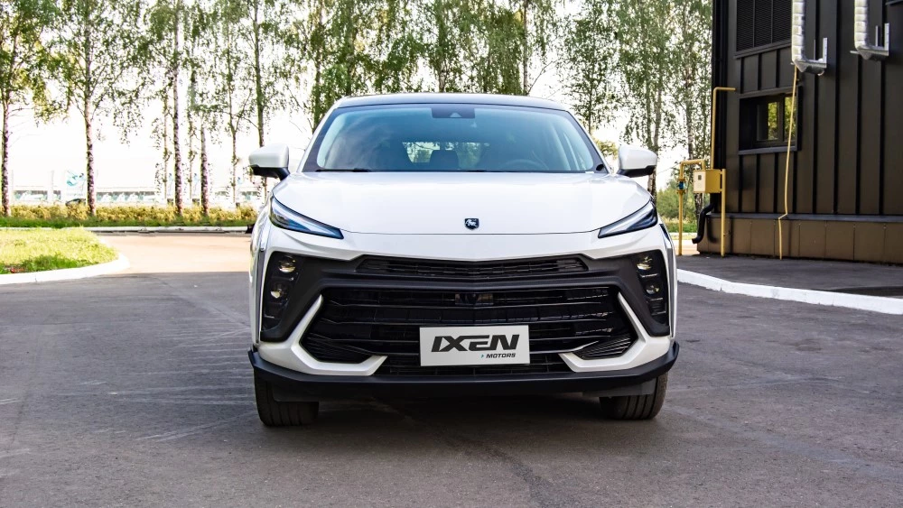 Кроссовер Forthing T5 EVO HEV в России спереди