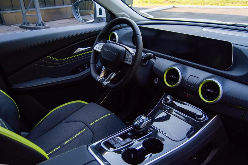 Салон интерьер Forthing T5 EVO HEV в России