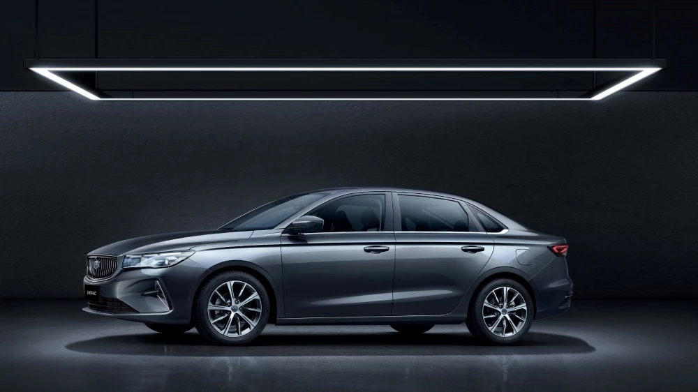 Geely Emgrand в Казахстане сбоку спереди предзаказы