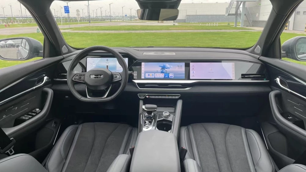 обновленный geely monjaro 2024 с ДВС салон интерьер