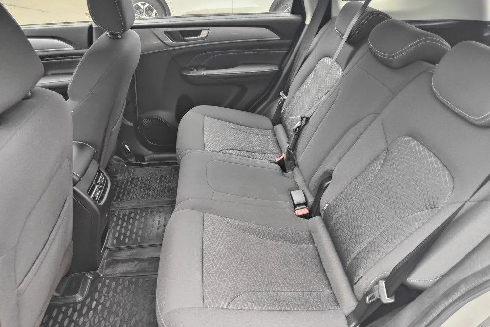 Haval M6 салон интерьер второй ряд сиденья