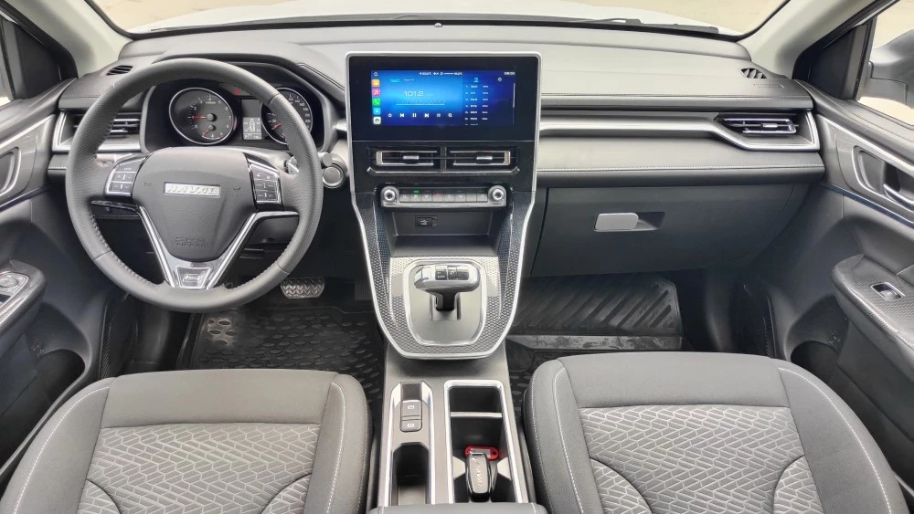 Haval M6 салон интерьер первый ряд