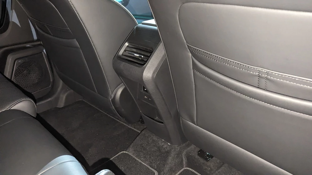 jaecoo j7 салон интерьер второй ряд дефлектор обдува