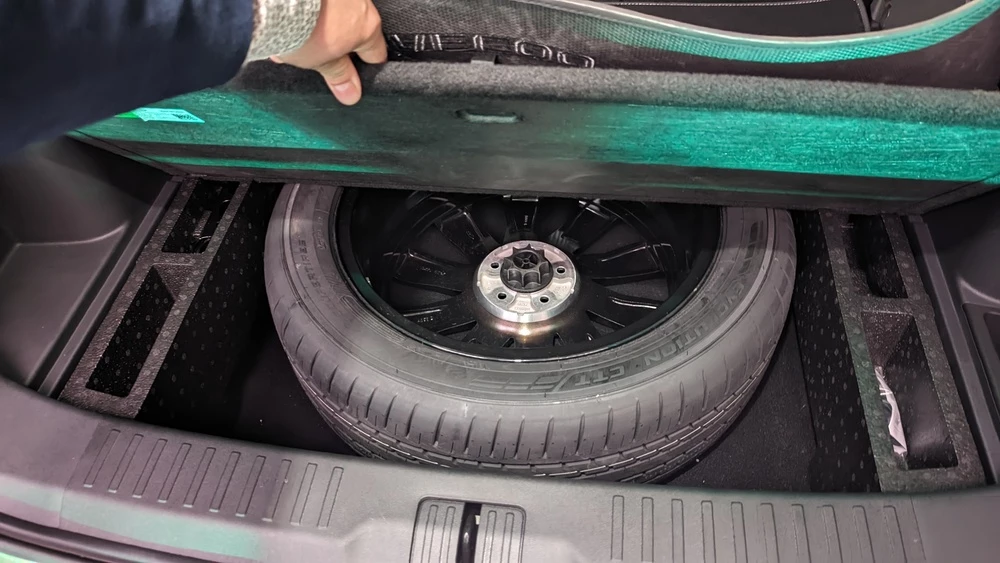 jaecoo j7 салон интерьер багажнгик запасное колесо