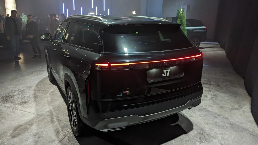 Jaecoo J7 сбоку сзади презентация