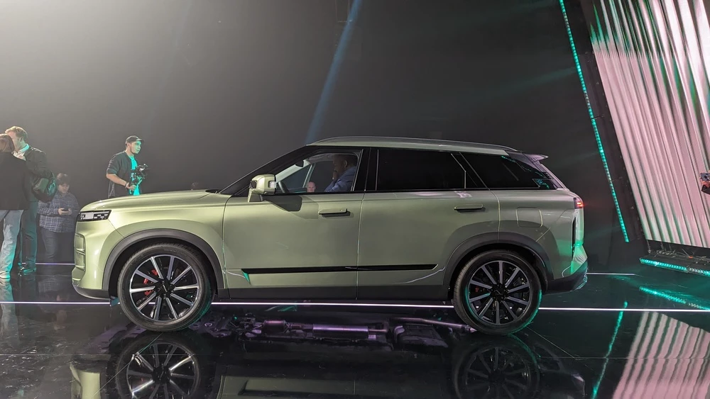 Jaecoo J7 сбоку презентация