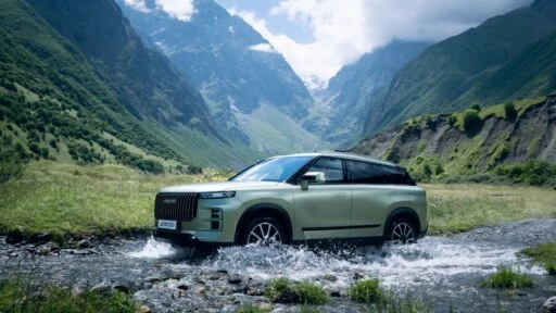 JAECOO J7 автопрестус сбоку спереди