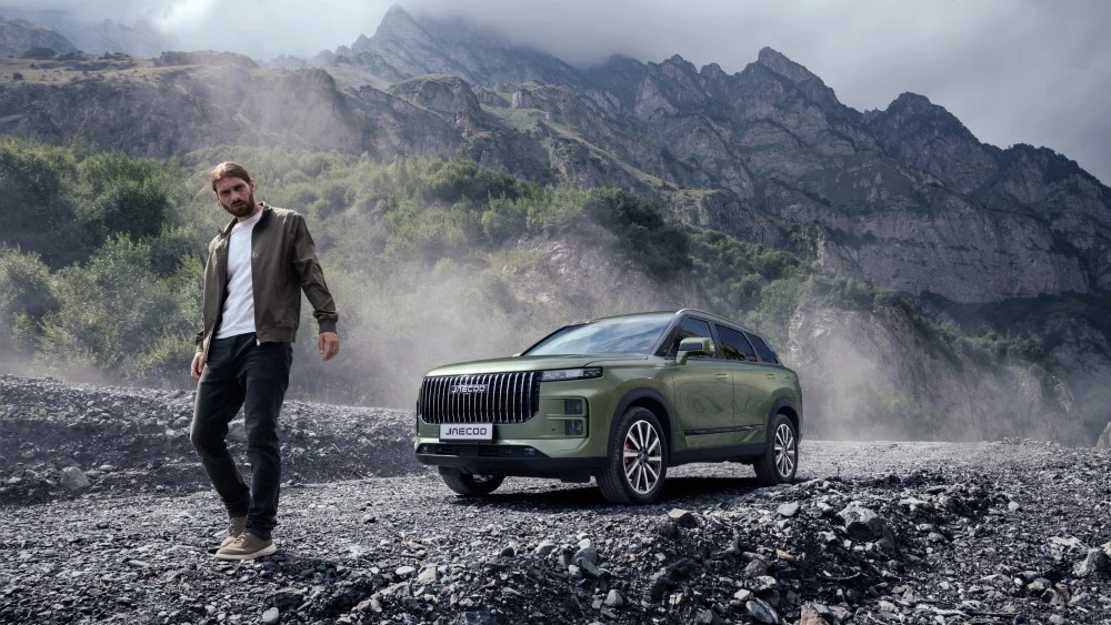 JAECOO J7 автопрестус сбоку спереди