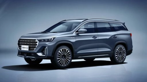Jetour X90 Plus 7-местный спереди сбоку