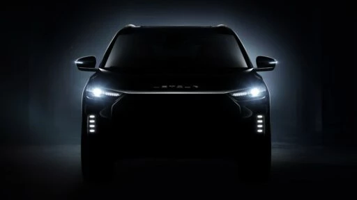 Официальный тизер кроссовера Jetour X70 Plus в России спереди