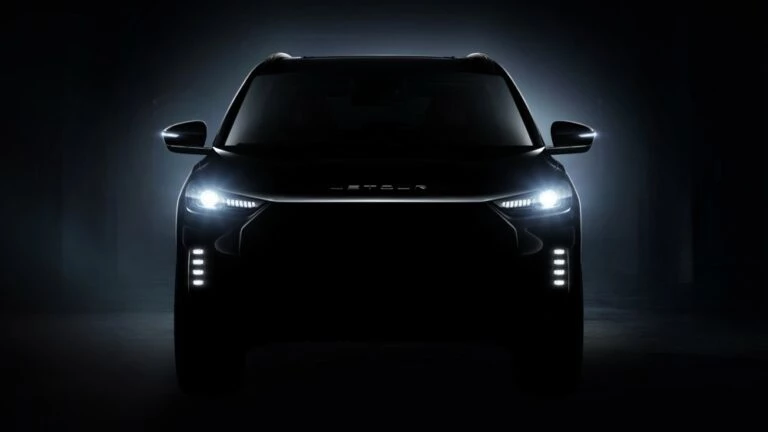 Официальный тизер кроссовера Jetour X70 Plus в России спереди