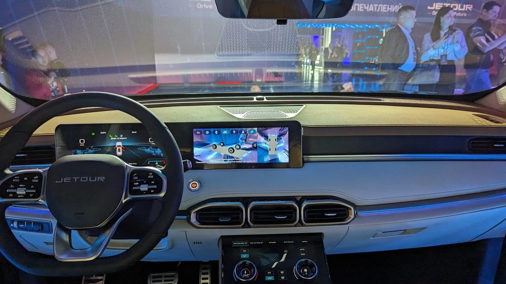 Jetour X70 Plus салон интерьер первый ряд