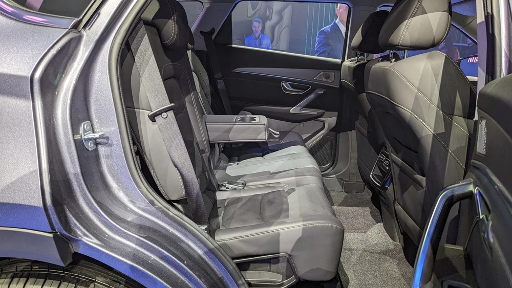 Jetour X70 Plus салон интерьер второй ряд