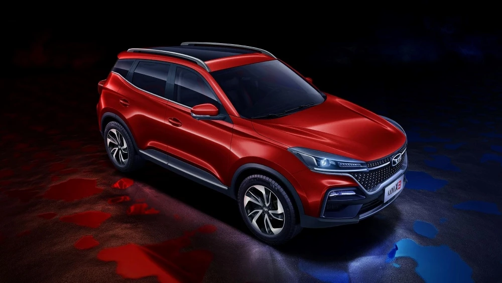 Кроссовер Kaiyi X3 спереди сбоку Стандарт цены и комплектации