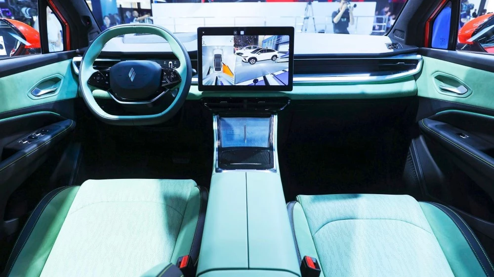 Электрический купе-кроссовер Livan 7 салон интерьер