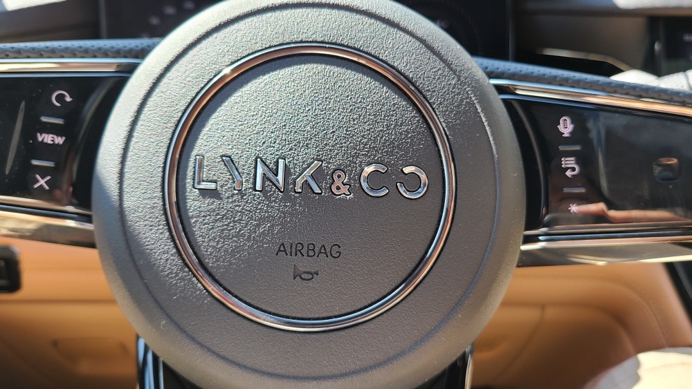 Lynk & Co 09 логотип рулевое колесо