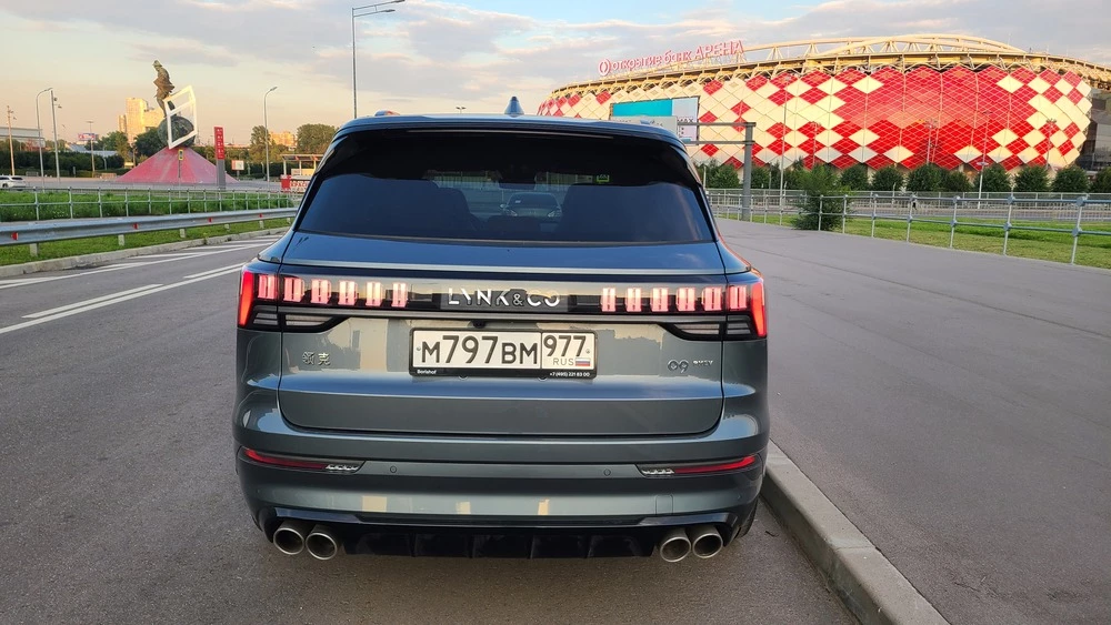 Lynk & Co 09 сзади