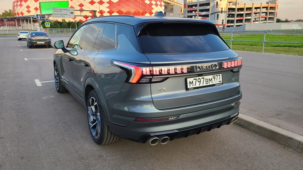 Lynk & Co 09 сзади