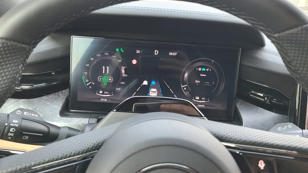 Lynk & Co 09 салон интерьер приборная панель